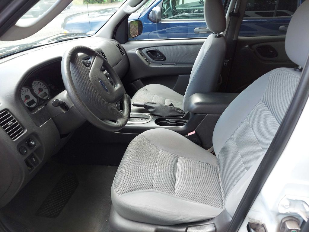 2005 Ford Escape Image 6