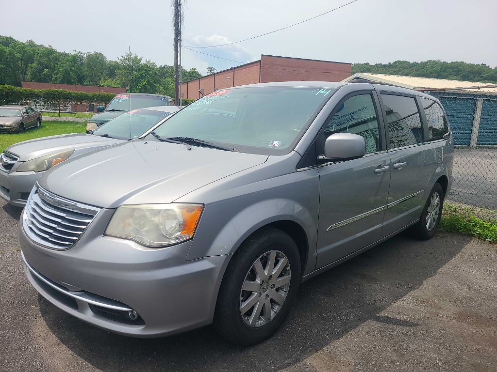 2014 Chrysler Town & Country Image 5