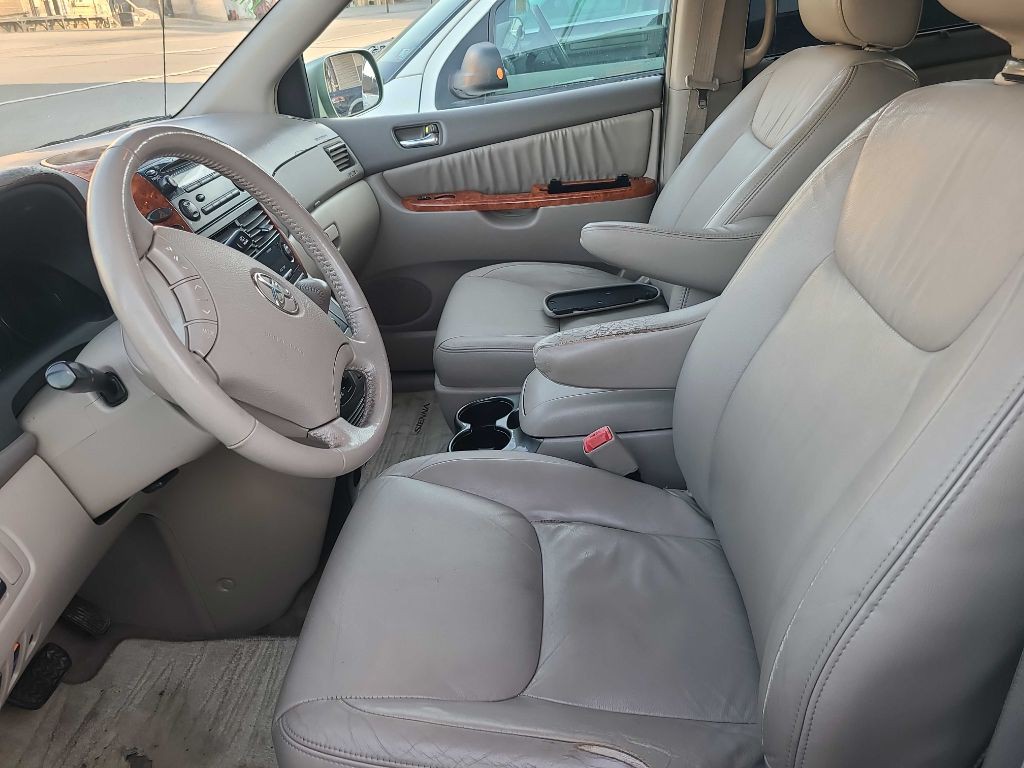 2009 Toyota Sienna Image 6