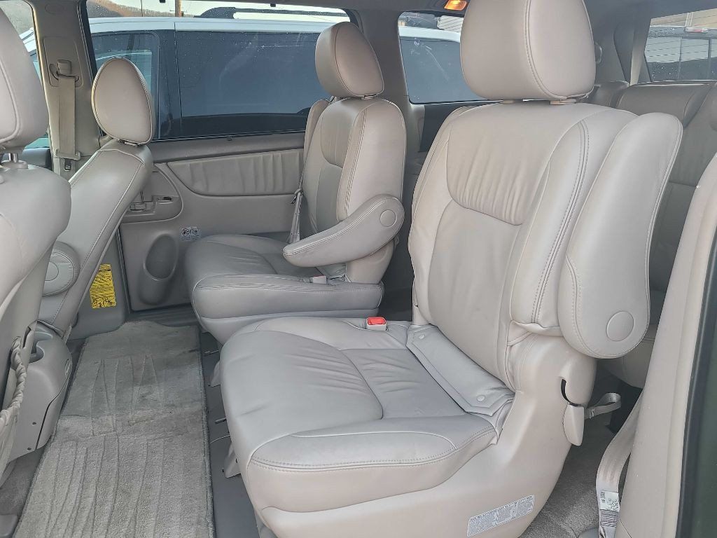 2009 Toyota Sienna Image 8