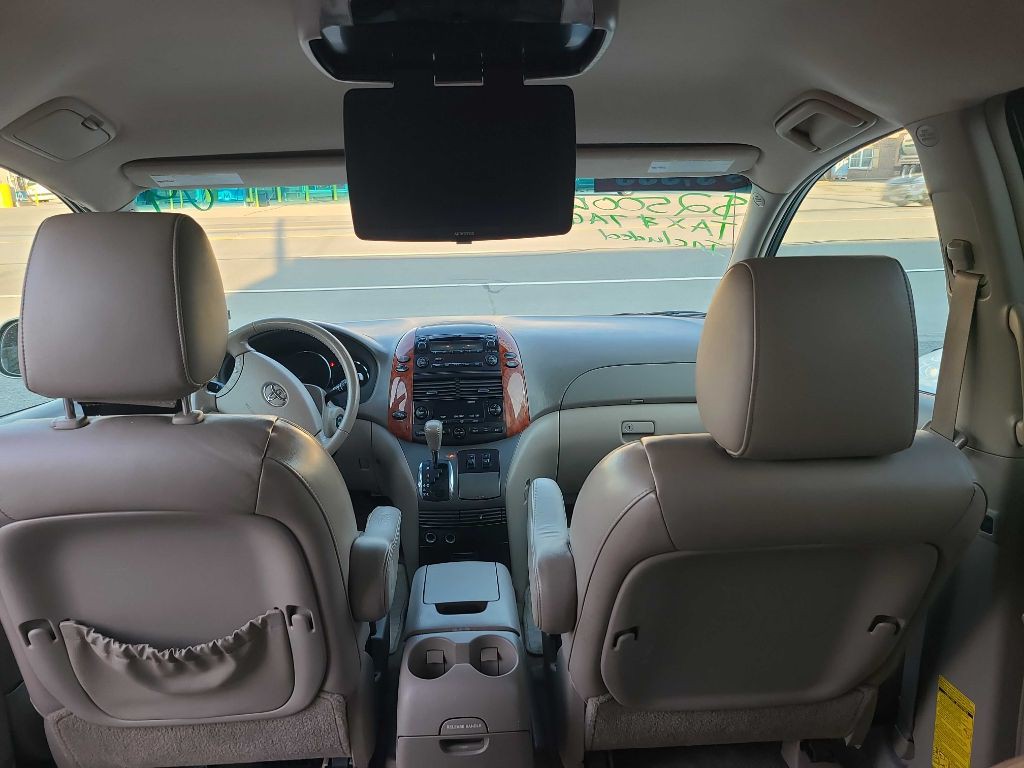 2009 Toyota Sienna Image 9