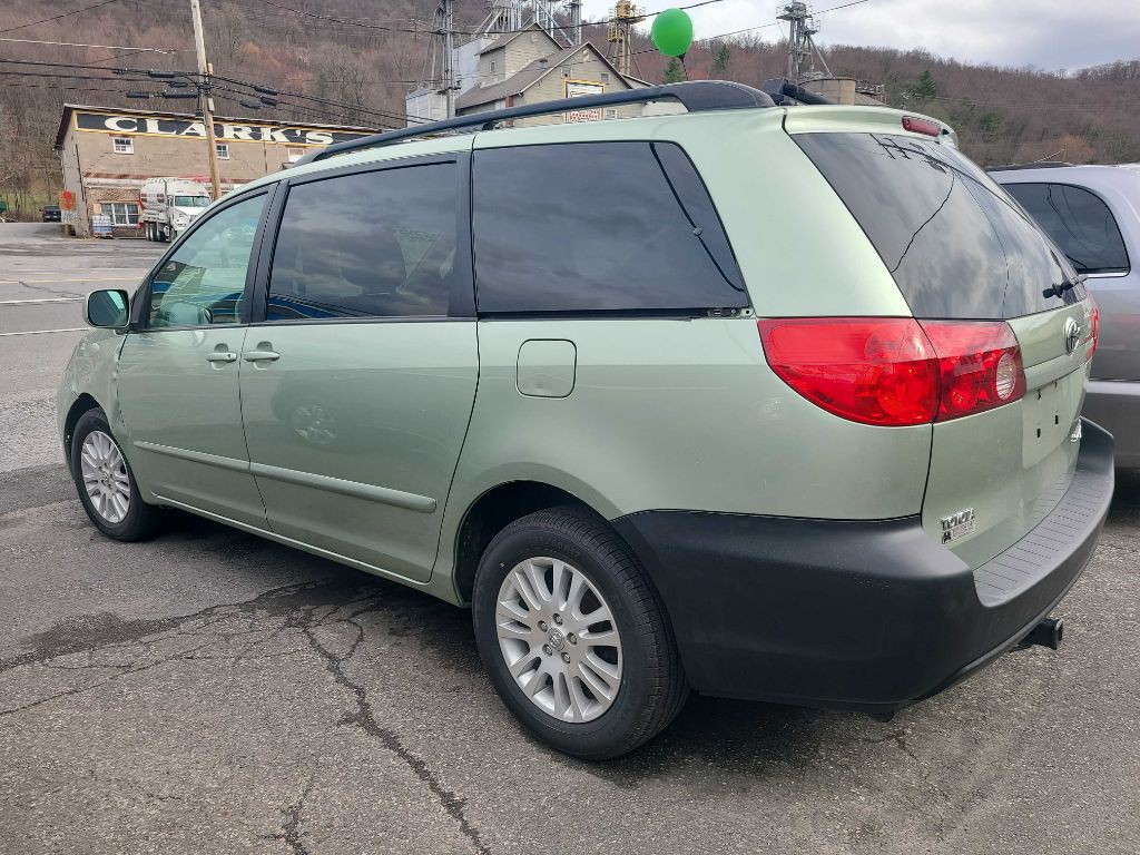 2009 Toyota Sienna Image 11