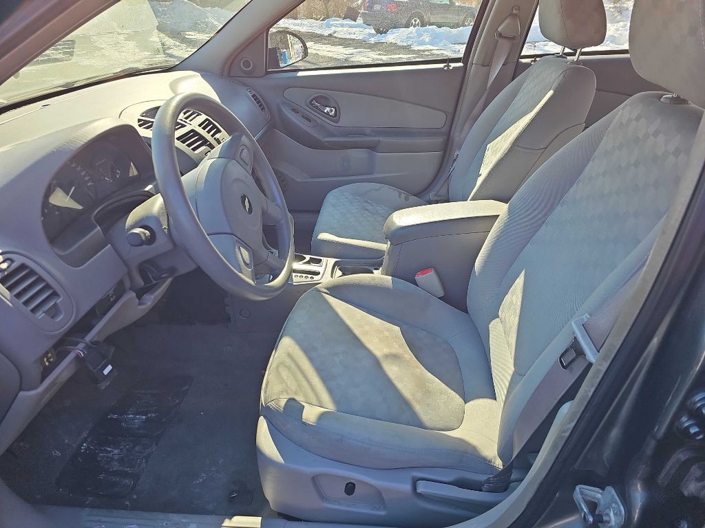 2004 Chevrolet Malibu Image 4