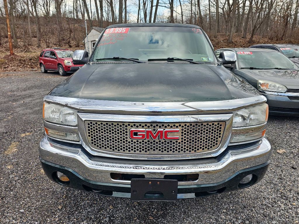 2005 GMC Sierra Image 1