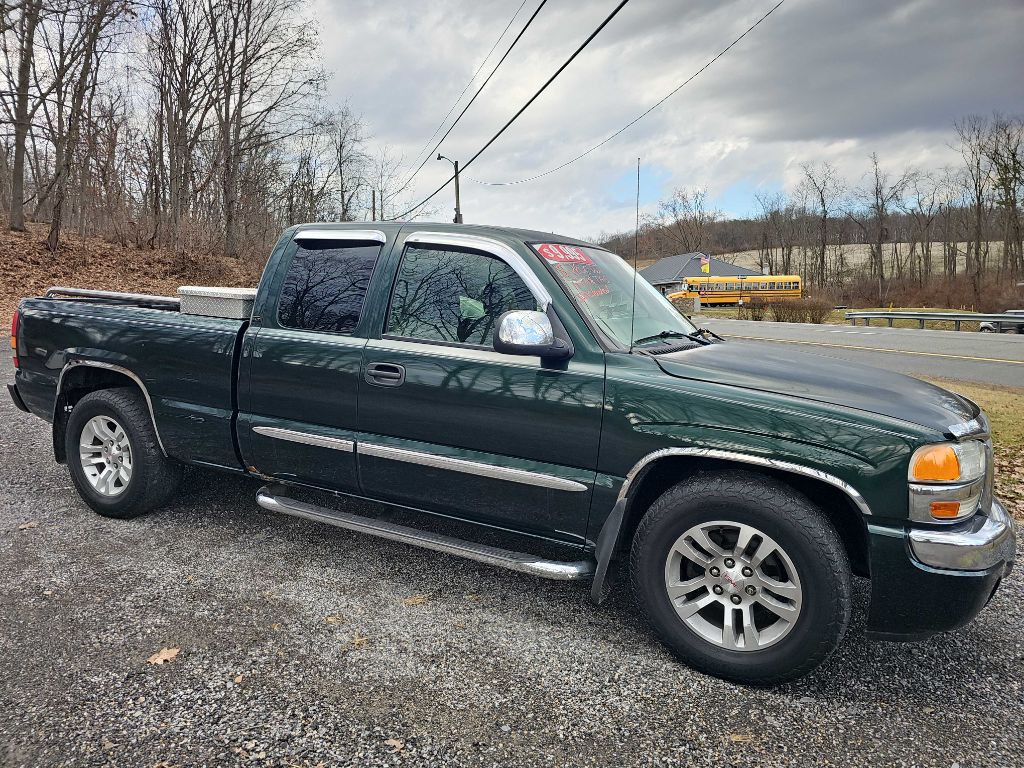 2005 GMC Sierra Image 3