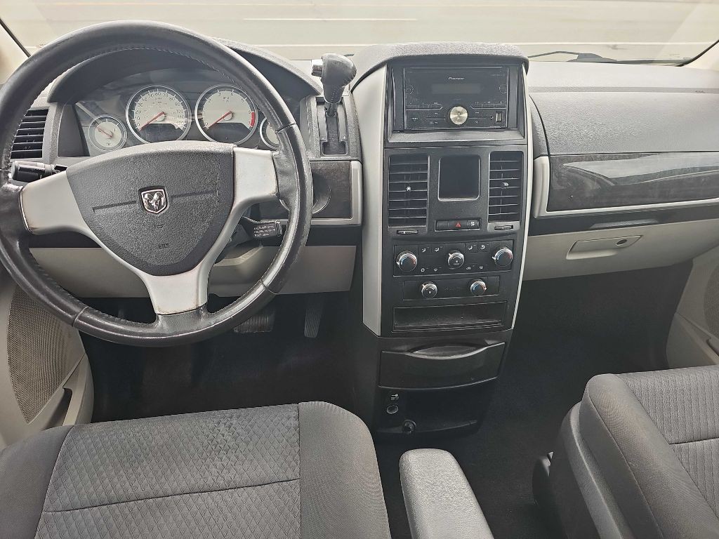2010 Dodge Grand Caravan Image 7
