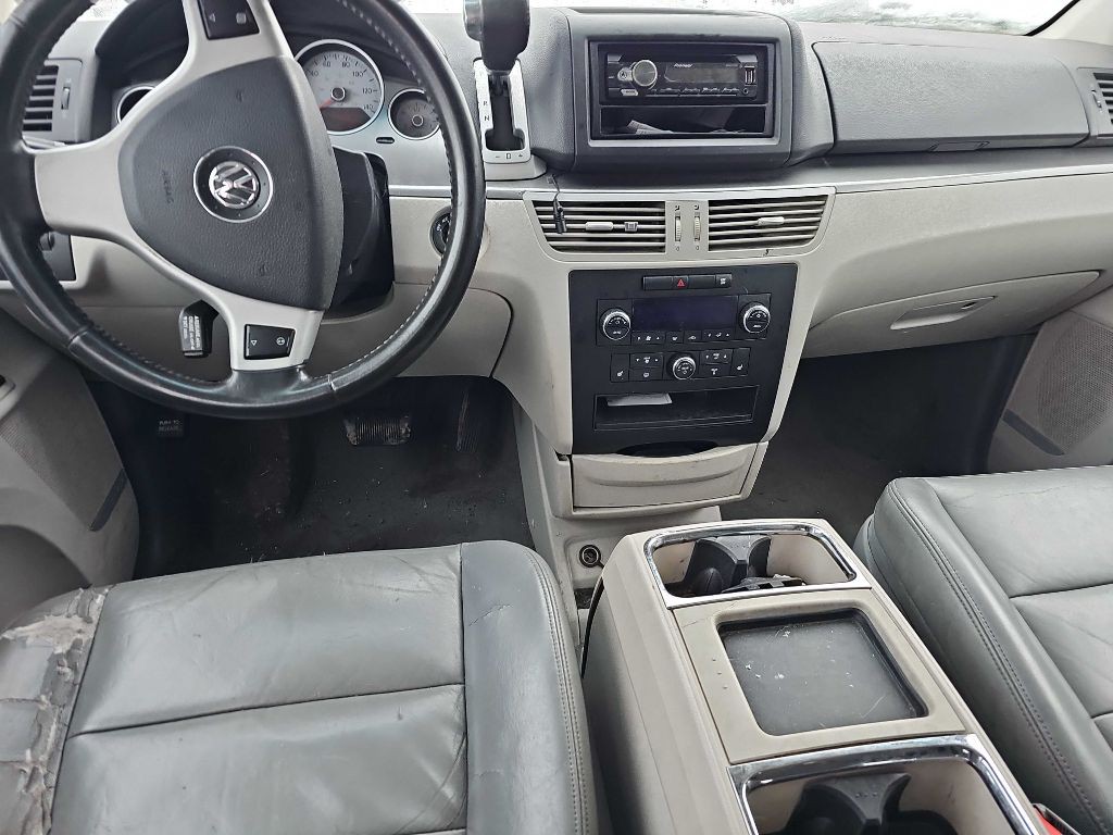 2009 Volkswagen Routan Image 5