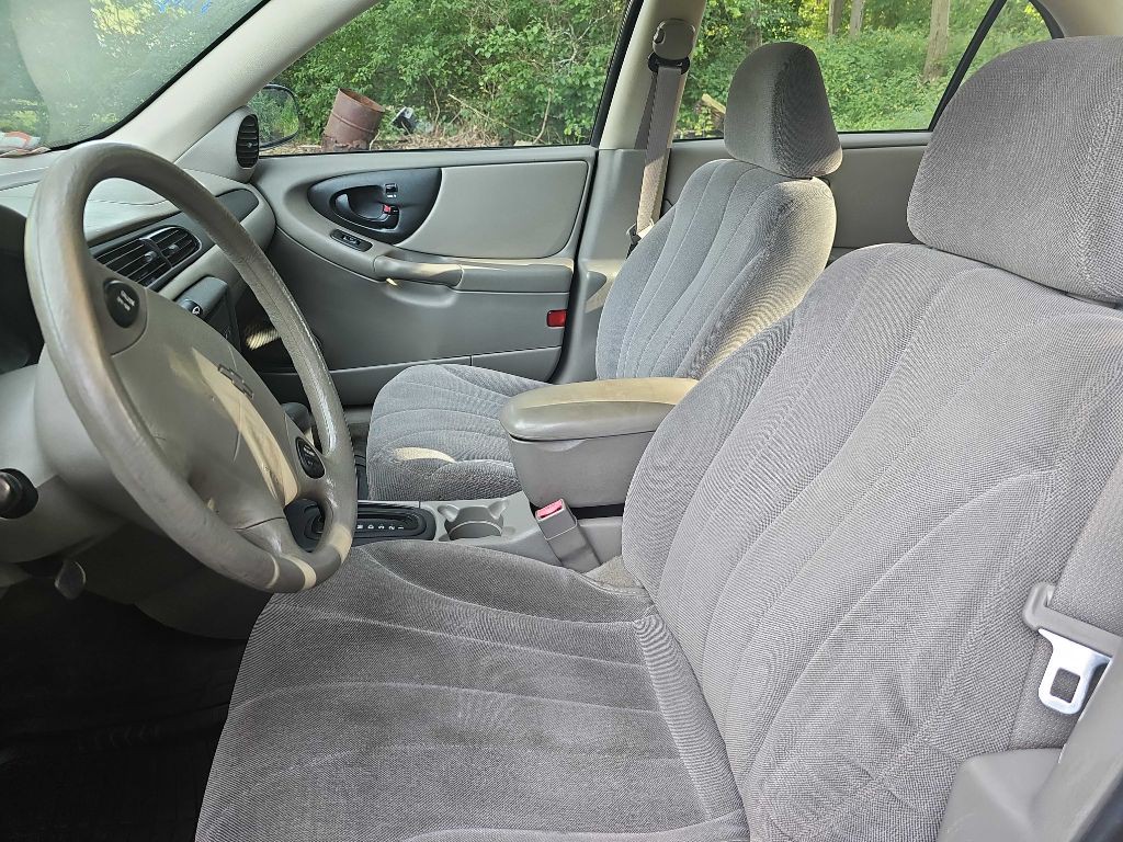 2004 Chevrolet Classic Image 6