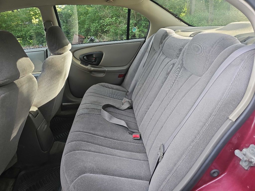 2004 Chevrolet Classic Image 8