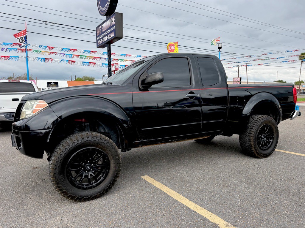 2015 Nissan Frontier Image 2