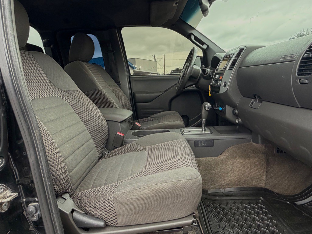 2015 Nissan Frontier Image 8