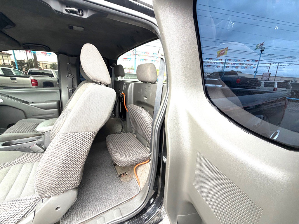 2015 Nissan Frontier Image 9