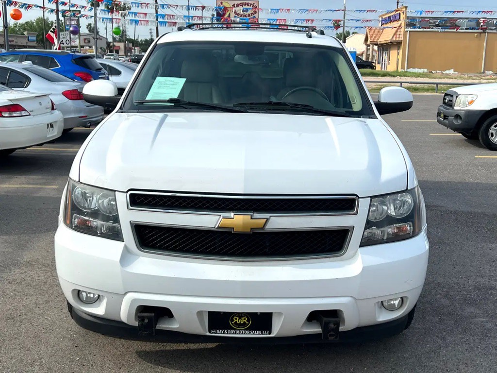 2013 Chevrolet Suburban Image 3