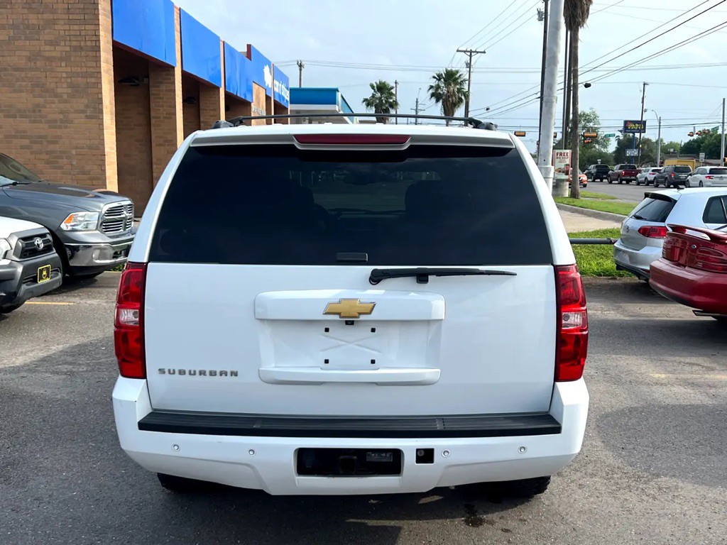 2013 Chevrolet Suburban Image 4