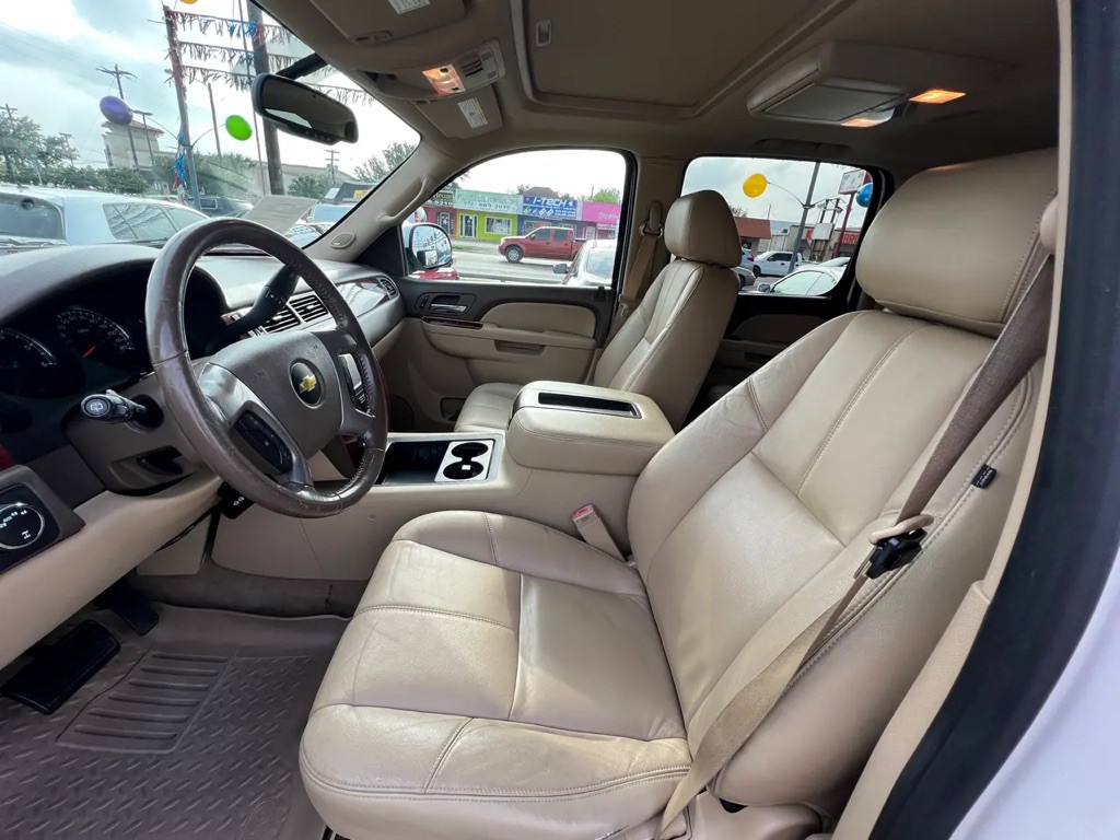 2013 Chevrolet Suburban Image 5