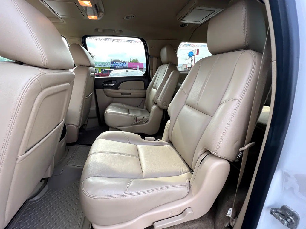 2013 Chevrolet Suburban Image 7