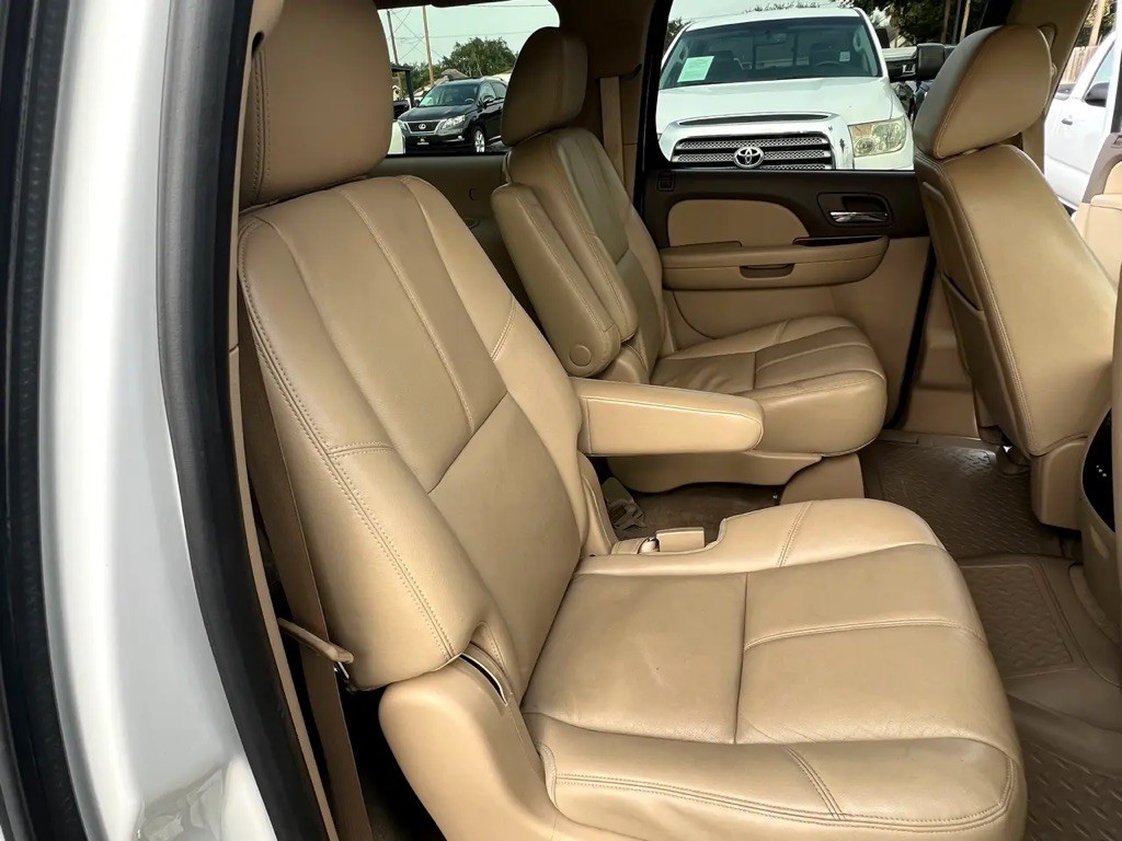 2013 Chevrolet Suburban Image 8