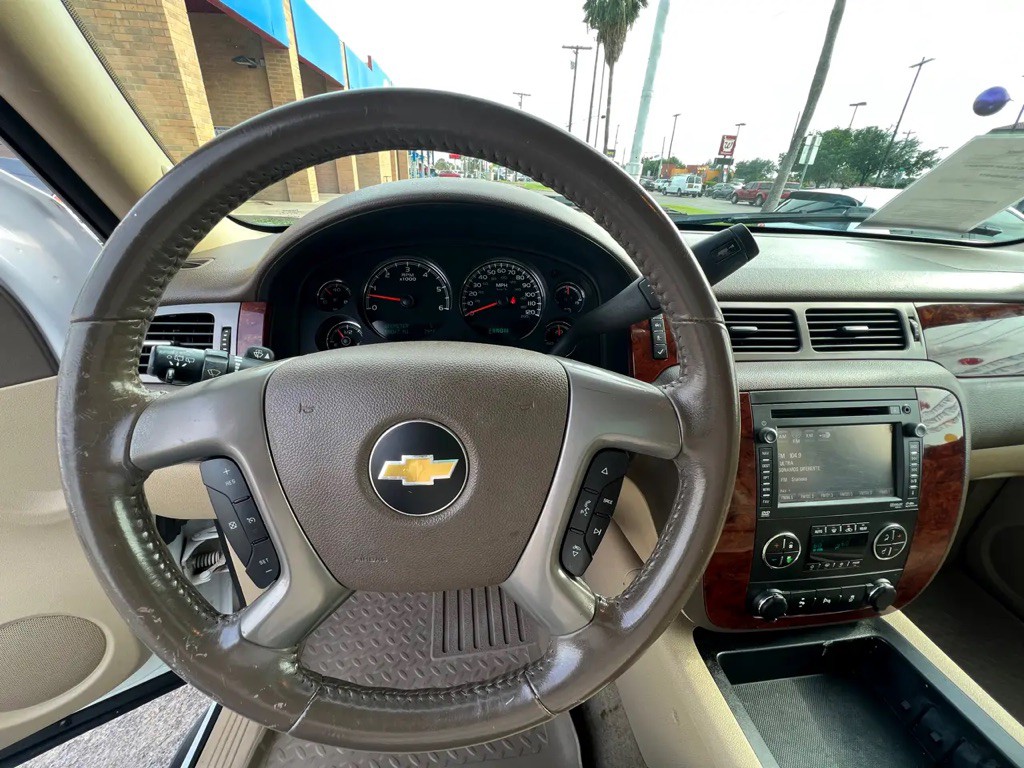 2013 Chevrolet Suburban Image 10