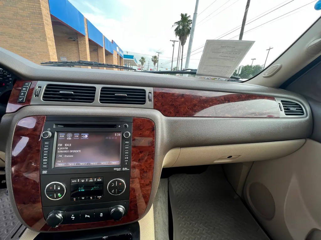 2013 Chevrolet Suburban Image 11