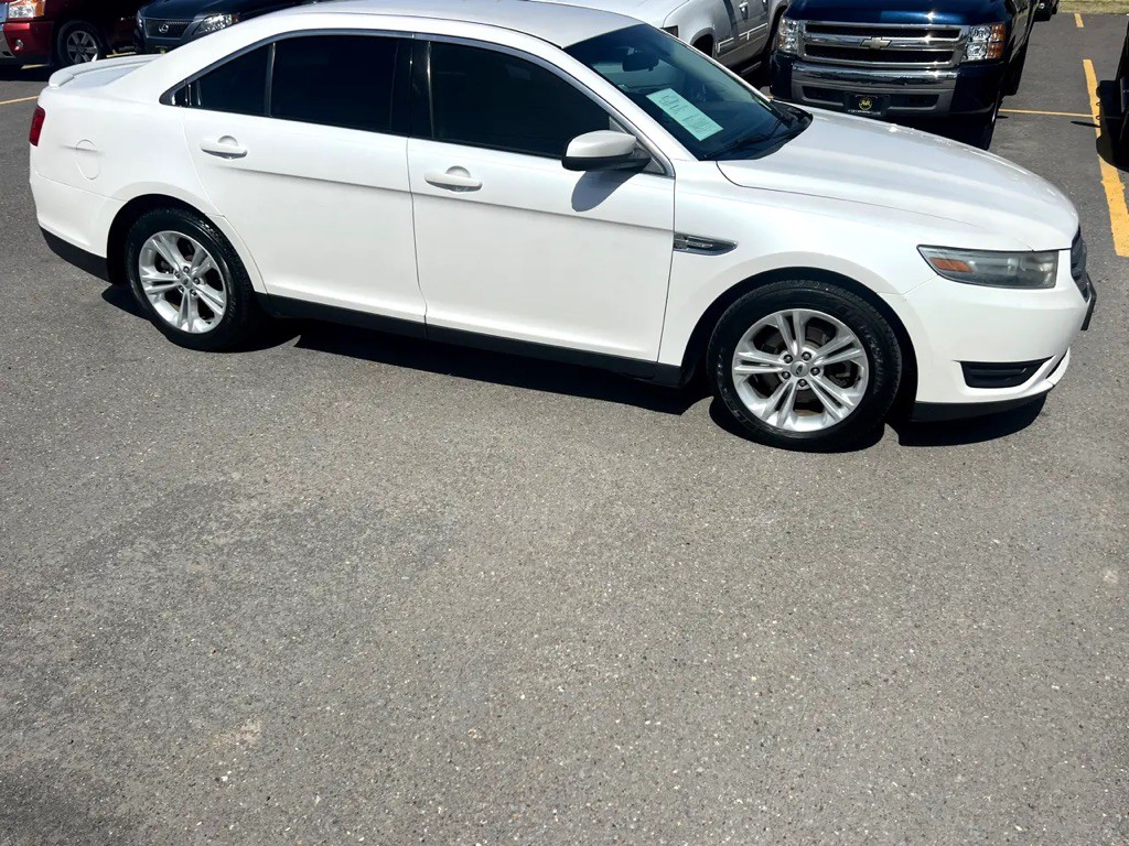 2014 Ford Taurus Image 2