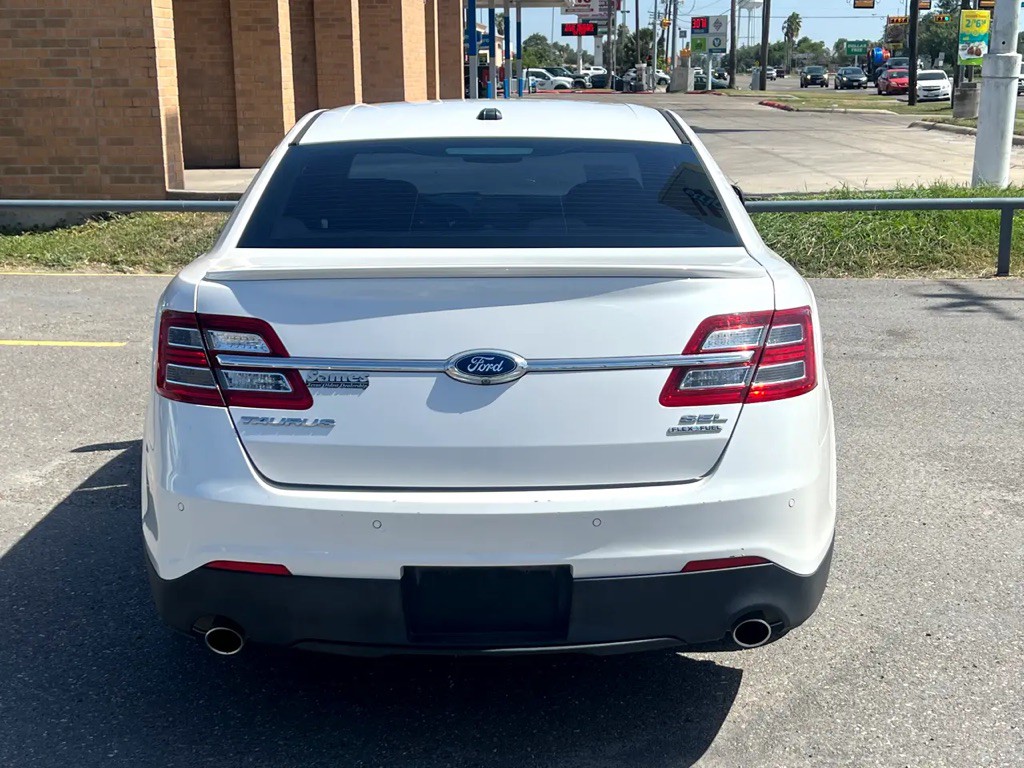 2014 Ford Taurus Image 4
