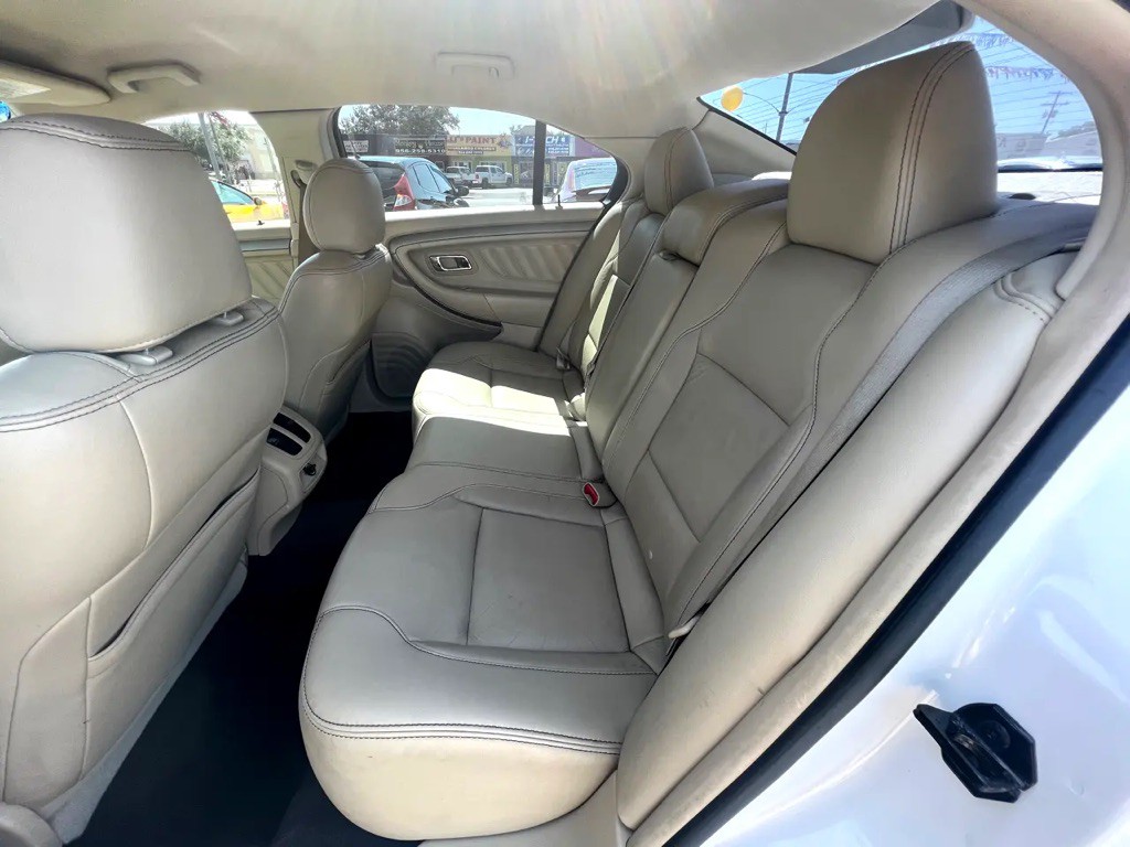 2014 Ford Taurus Image 7