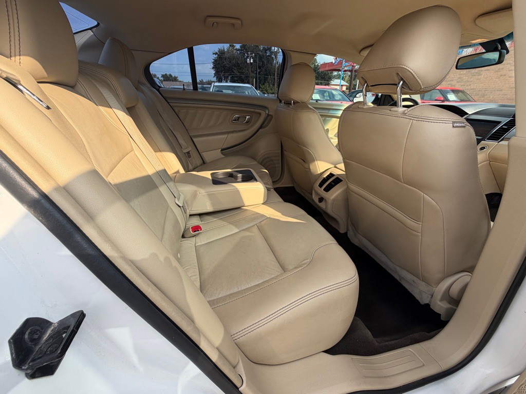 2014 Ford Taurus Image 10