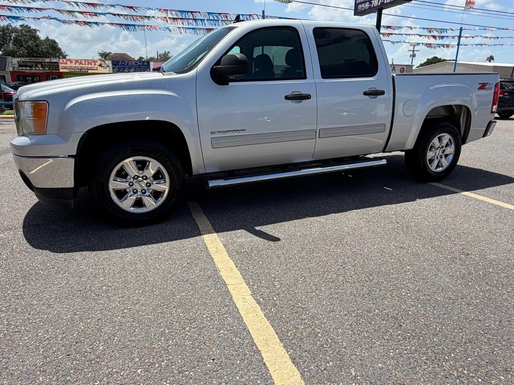2013 GMC Sierra Image 2