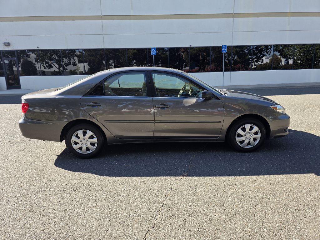 2005 Toyota Camry Image 9
