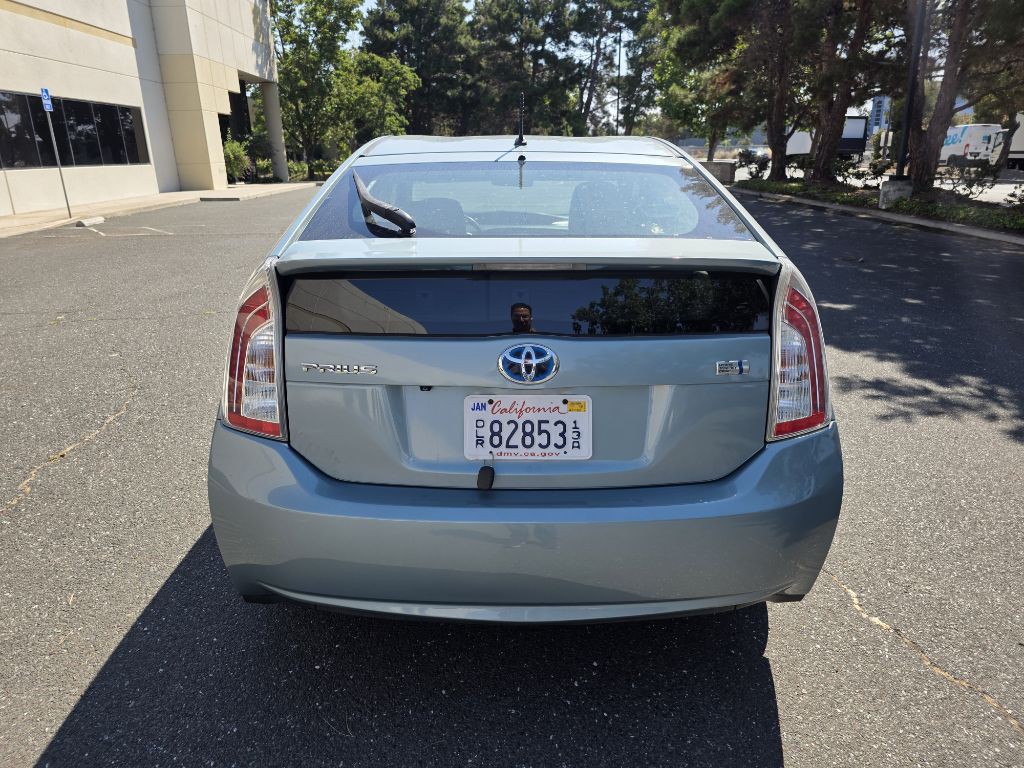2015 Toyota Prius Image 2