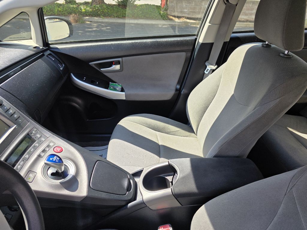 2015 Toyota Prius Image 14