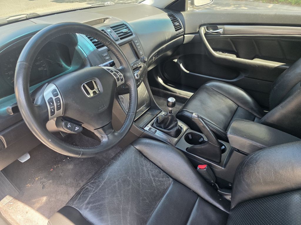 2004 Honda Accord Image 10