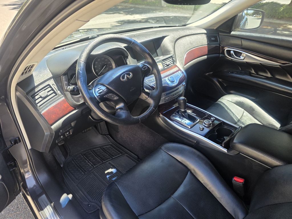 2011 INFINITI M37 Image 10
