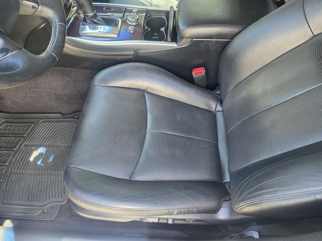 2011 INFINITI M37 Image 27