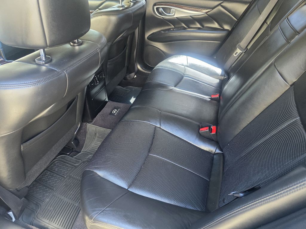 2011 INFINITI M37 Image 29
