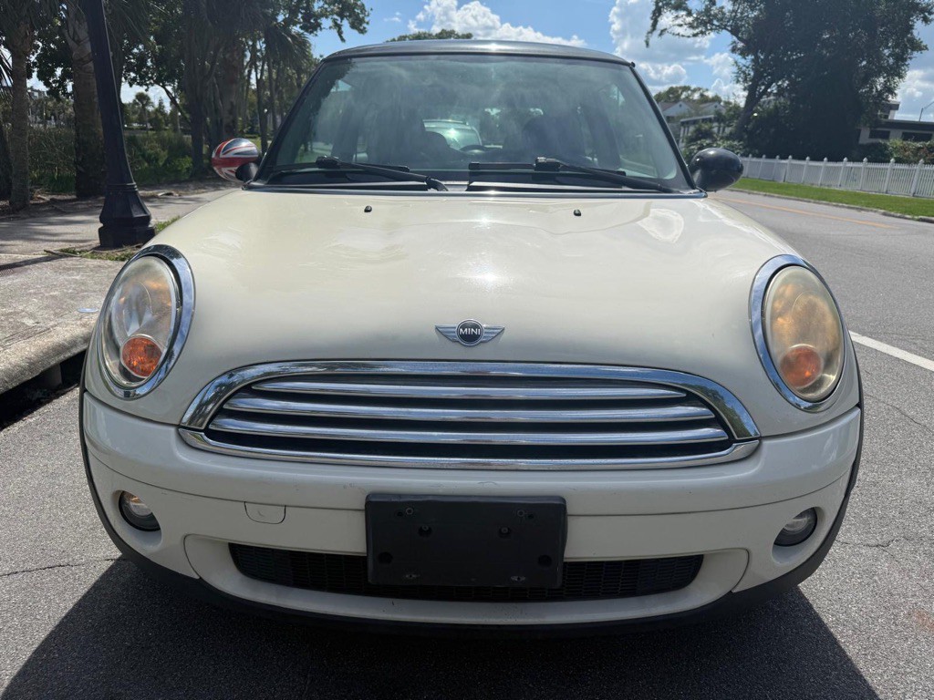 2009 MINI Cooper Image 3