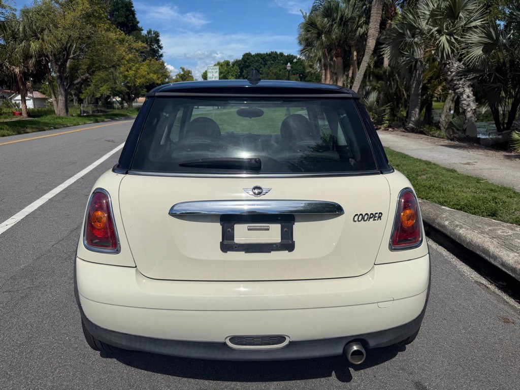 2009 MINI Cooper Image 6