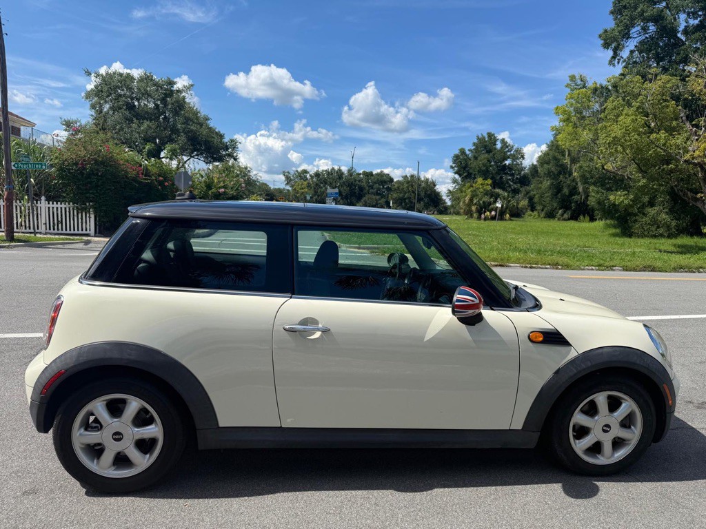 2009 MINI Cooper Image 8