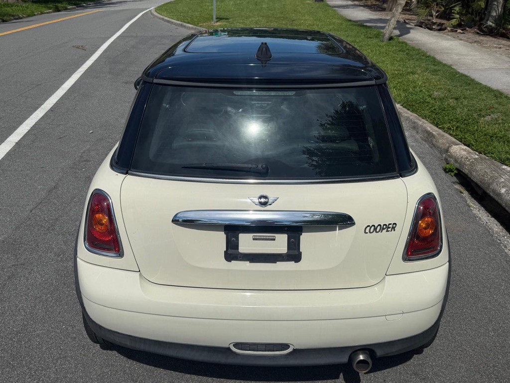 2009 MINI Cooper Image 9