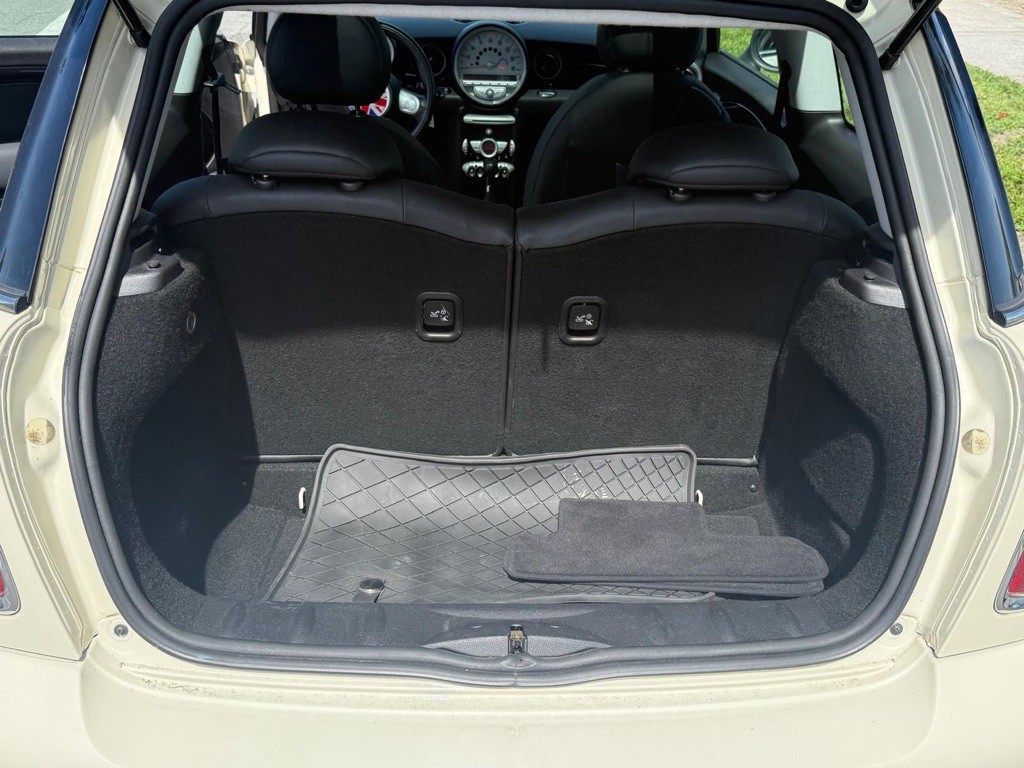2009 MINI Cooper Image 11