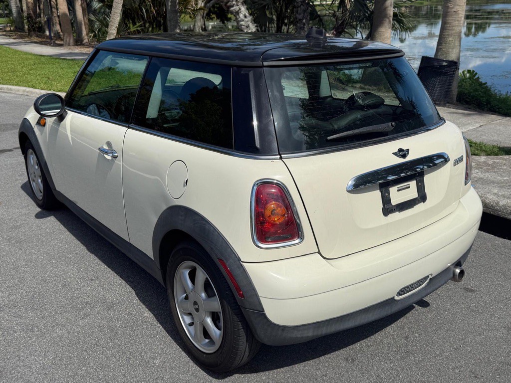 2009 MINI Cooper Image 12