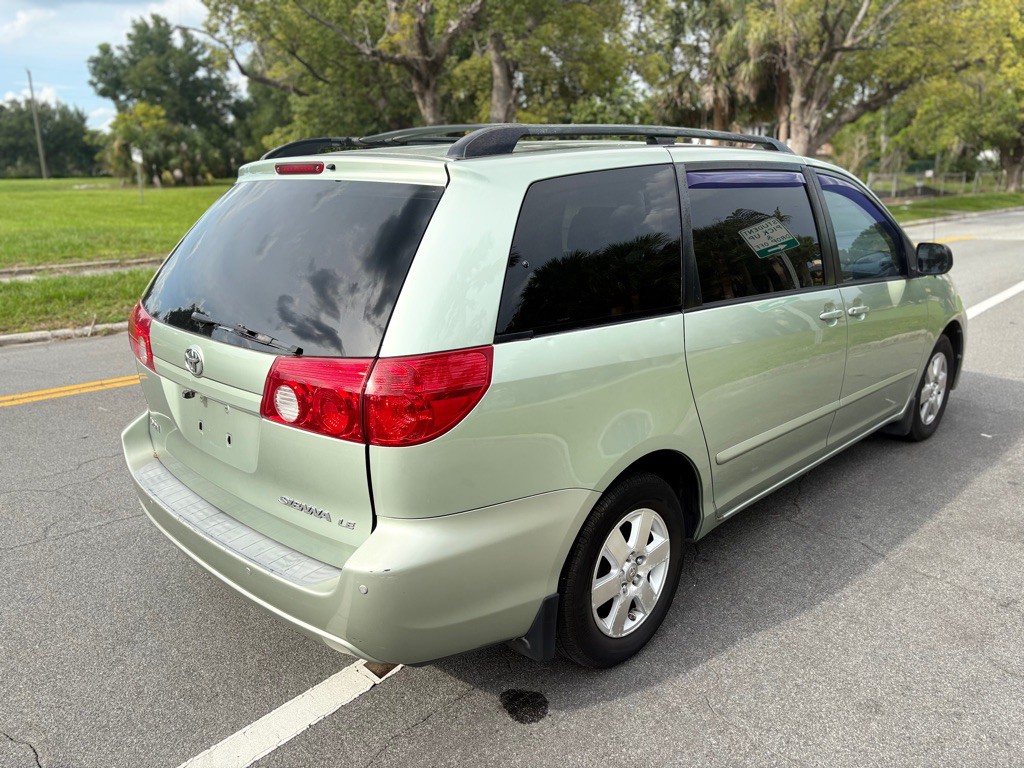 2007 Toyota Sienna Image 7
