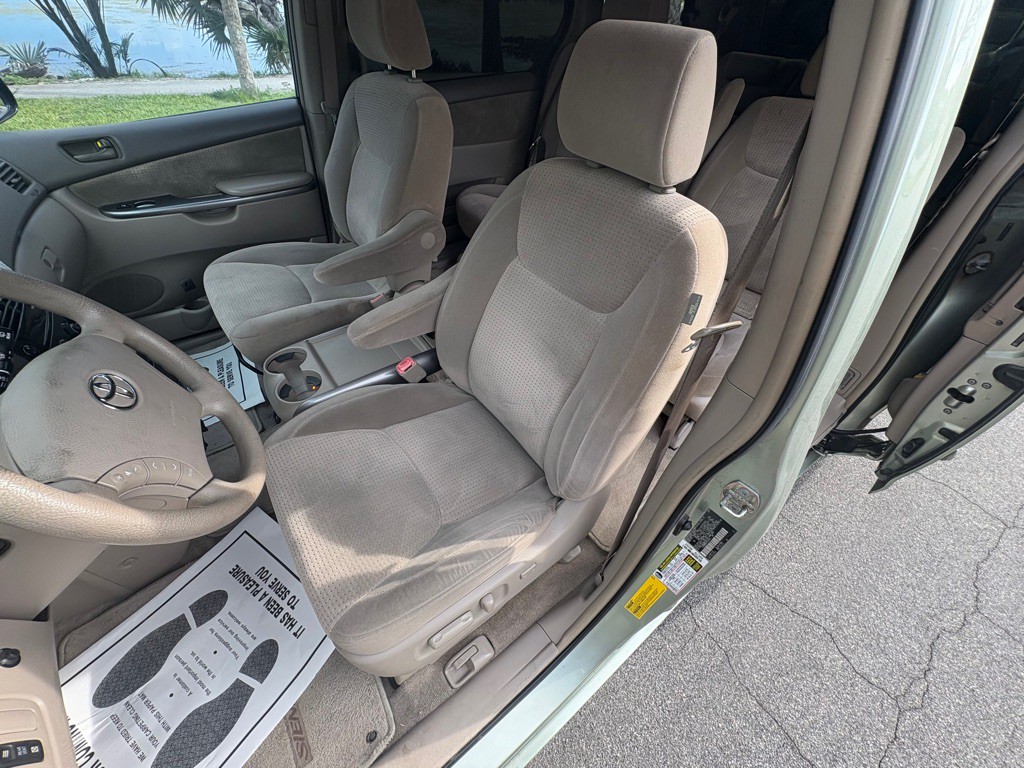 2007 Toyota Sienna Image 13