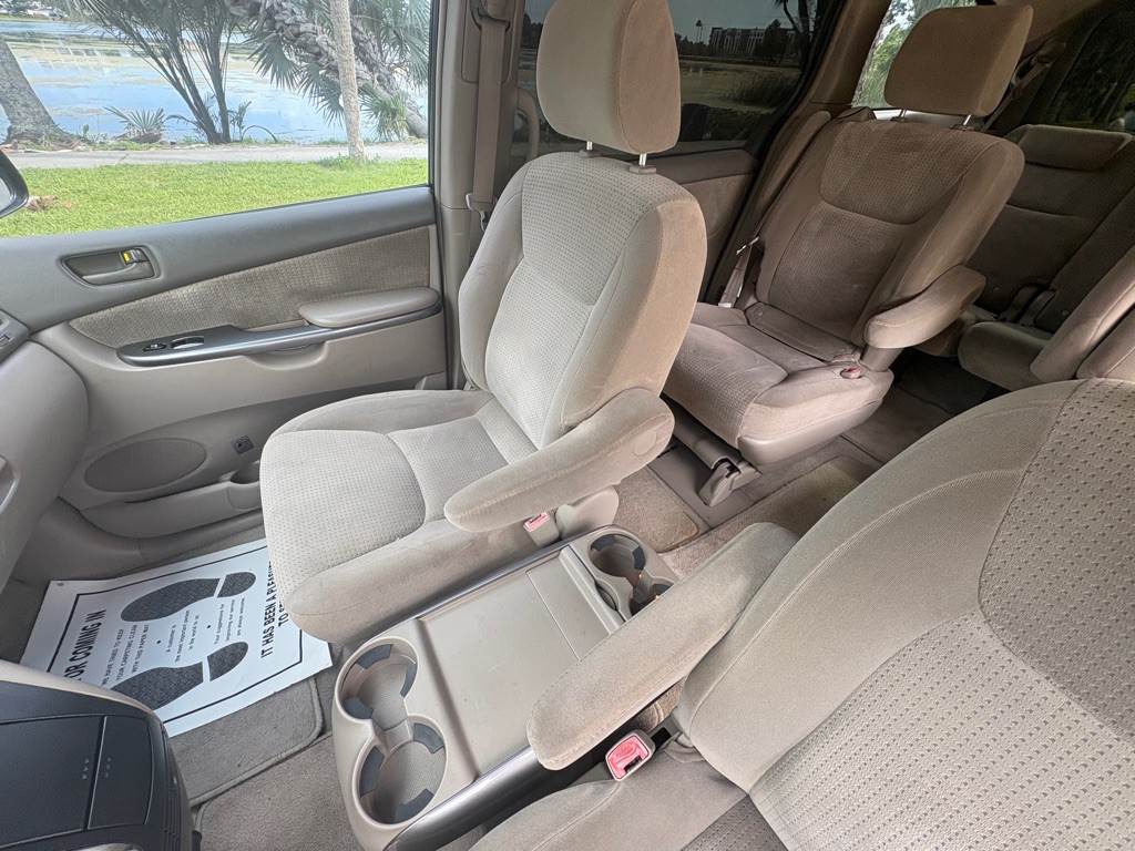 2007 Toyota Sienna Image 14
