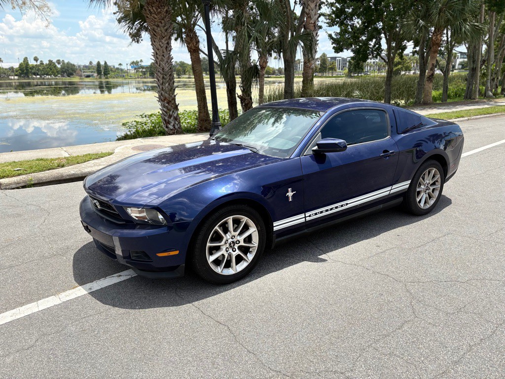 2011 Ford Mustang Image 2