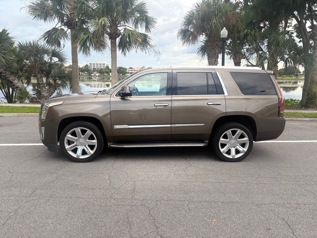 2015 Cadillac Escalade Image 2
