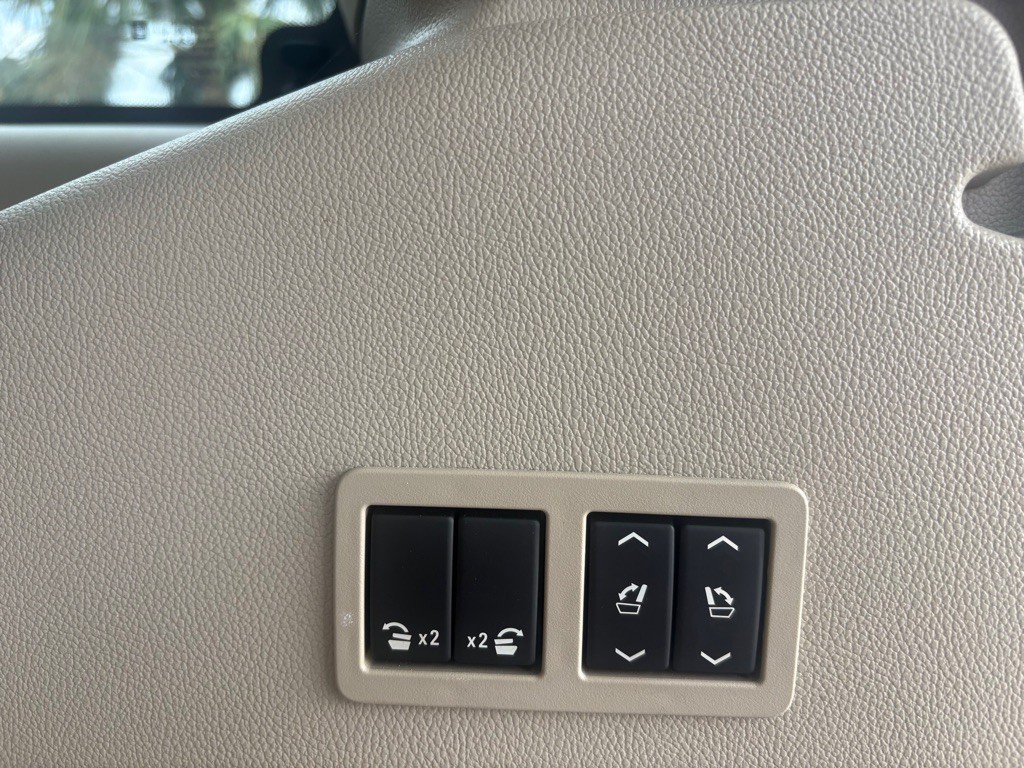 2015 Cadillac Escalade Image 12