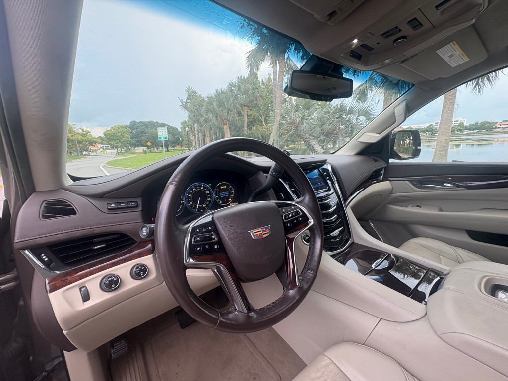 2015 Cadillac Escalade Image 16
