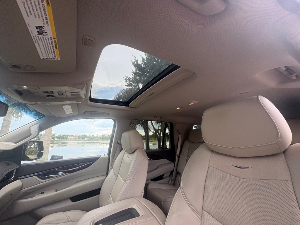 2015 Cadillac Escalade Image 17