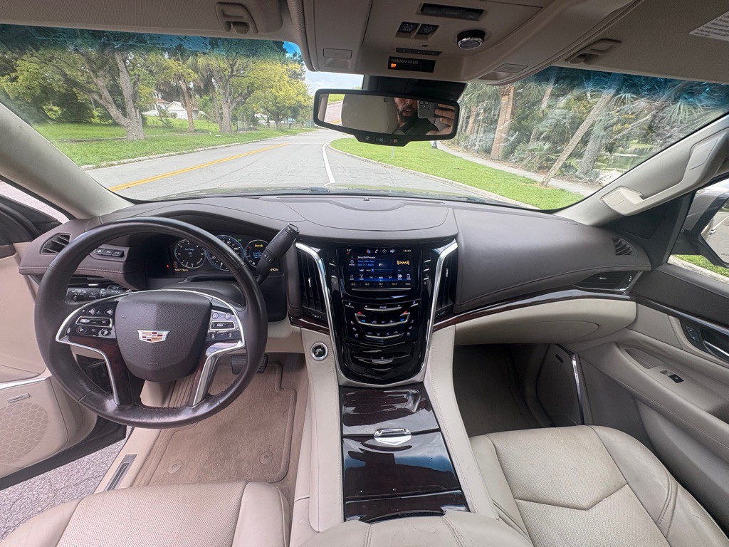 2015 Cadillac Escalade Image 18